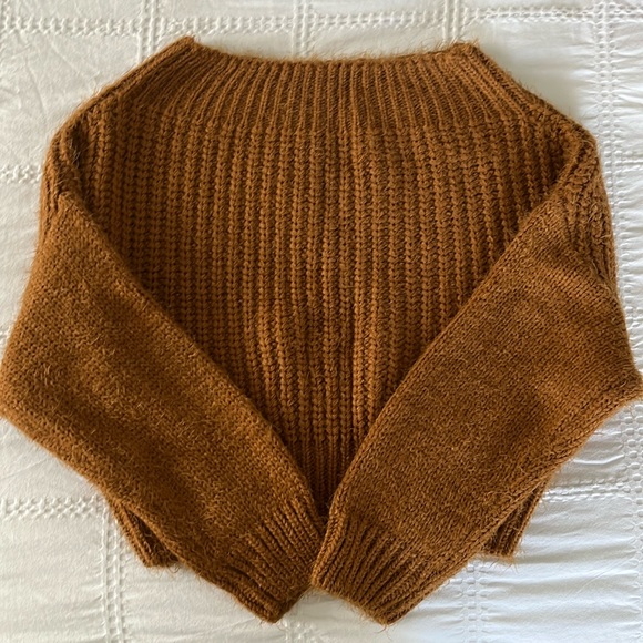 Off shoulder fuzzy sweater - Picture 2 of 9